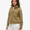 Chaqueta militar con adornos