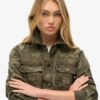 Chaqueta militar de campo bordada