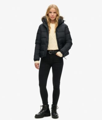 Chaqueta Puffer corta con capucha de piel sintética