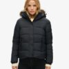 Chaqueta Puffer corta con capucha de piel sintética