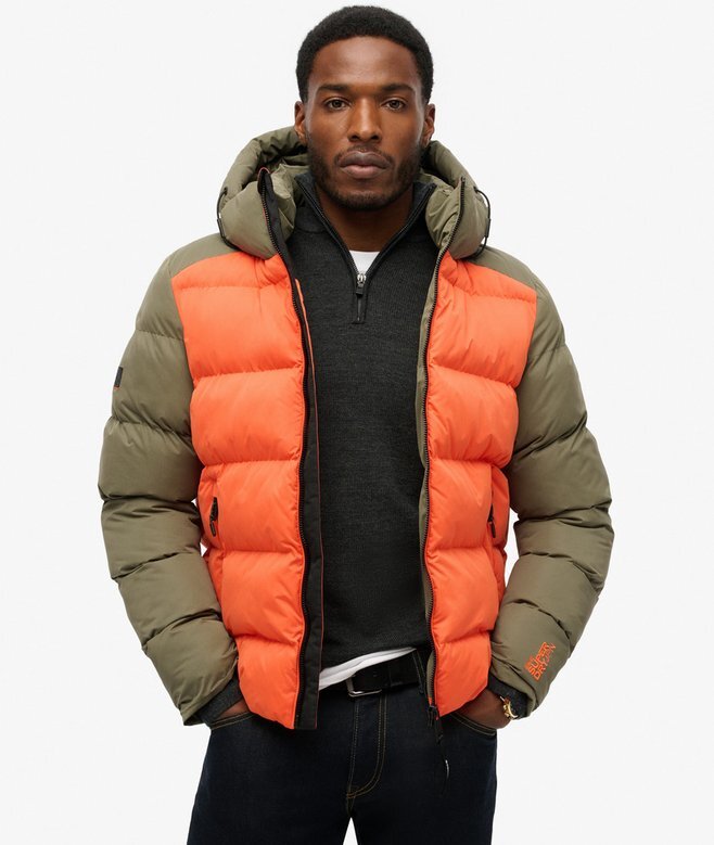 Chaqueta Puffer deportiva con capucha y bloques de color Chaqueta Puffer deportiva con capucha y bloques de color