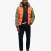 Chaqueta Puffer deportiva con capucha y bloques de color Chaqueta Puffer deportiva con capucha y bloques de color