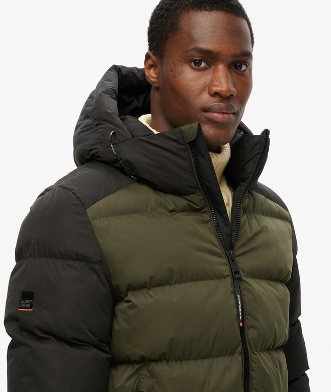 Chaqueta Puffer deportiva con capucha y bloques de color Chaqueta Puffer deportiva con capucha y bloques de color
