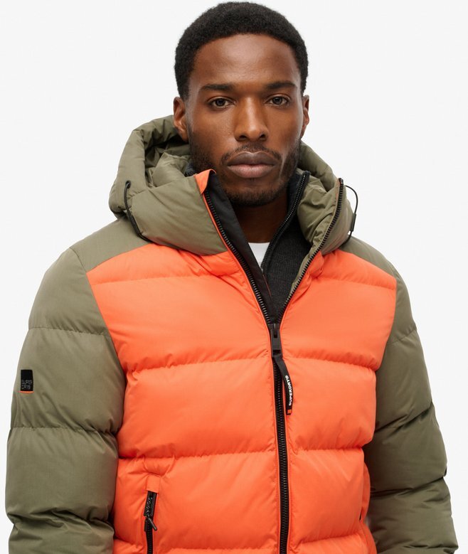Chaqueta Puffer deportiva con capucha y bloques de color Chaqueta Puffer deportiva con capucha y bloques de color