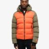 Chaqueta Puffer deportiva con capucha y bloques de color Chaqueta Puffer deportiva con capucha y bloques de color