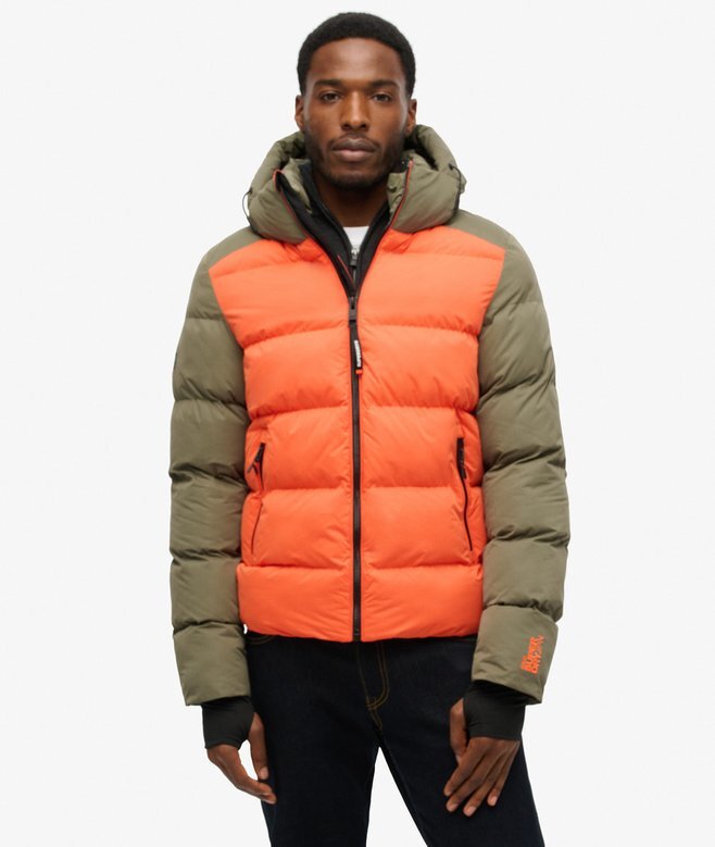 Chaqueta Puffer deportiva con capucha y bloques de color Chaqueta Puffer deportiva con capucha y bloques de color