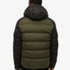 Chaqueta Puffer deportiva con capucha y bloques de color Chaqueta Puffer deportiva con capucha y bloques de color