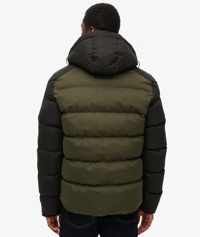 Chaqueta Puffer deportiva con capucha y bloques de color Chaqueta Puffer deportiva con capucha y bloques de color