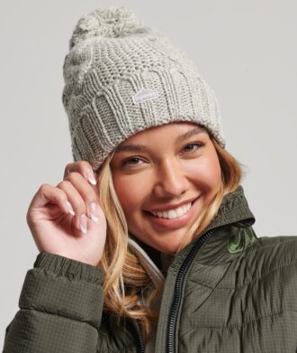 Gorro de punto trenzado con pompón