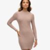 Minivestido ajustado con espalda descubierta