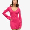 Minivestido ajustado con mangas acampanadas