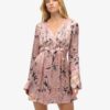 Minivestido de jacquard con mangas acampanadas