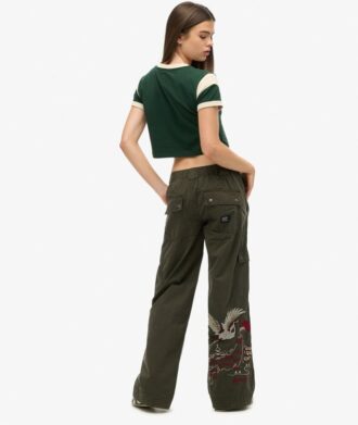 Pantalones cargo bordados de talle bajo
