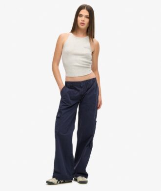 Pantalones cargo bordados de talle bajo