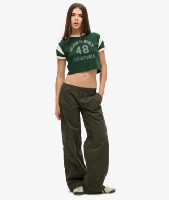 Pantalones cargo bordados de talle bajo