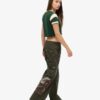 Pantalones cargo bordados de talle bajo