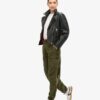 Pantalones cargo de talle bajo