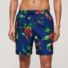 Pantalones cortos de 43 cm con estampado hawaiano reciclado