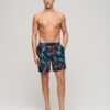 Pantalones cortos de 43 cm con estampado hawaiano reciclado
