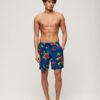 Pantalones cortos de 43 cm con estampado hawaiano reciclado