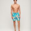 Pantalones cortos de 43 cm con estampado hawaiano reciclado