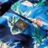 Pantalones cortos de 43 cm con estampado hawaiano reciclado