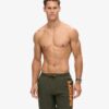 Pantalones cortos reciclados Sport Graphic de 17 pulgadas