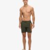 Pantalones cortos reciclados Sport Graphic de 17 pulgadas