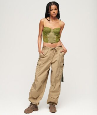 Pantalones holgados tipo paracaídas