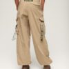 Pantalones holgados tipo paracaídas
