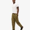 Pantalones holgados tipo paracaídas