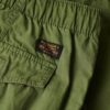 Pantalones holgados tipo paracaídas