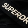 Parte de arriba deportiva con logotipo