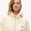Sudadera con capucha, cremallera y mangas raglán oversize con el logotipo Essential