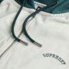 Sudadera con capucha, cremallera y mangas raglán oversize con el logotipo Essential
