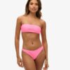 Top de bikini bandeau con logotipo