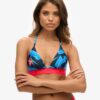 Top de bikini triangular con logotipo