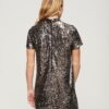 Vestido de camiseta de cuello alto con lentejuelas