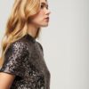 Vestido de camiseta de cuello alto con lentejuelas