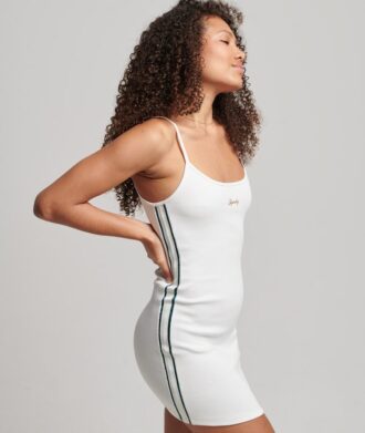 Vestido de tirantes con el logotipo S