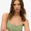 Vestido midi con tirantes y botones estampados