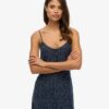 Vestido midi con tirantes y botones estampados
