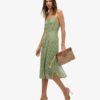 Vestido midi con tirantes y botones estampados