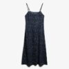 Vestido midi con tirantes y botones estampados