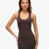 Vestido midi de jersey con cuello redondo