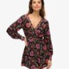 Vestido mini de té con cuello en V estampado