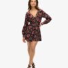Vestido mini de té con cuello en V estampado