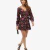 Vestido mini de té con cuello en V estampado